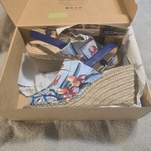 Anuschka Women's Floral Wedge Sandals - Blue and Tan